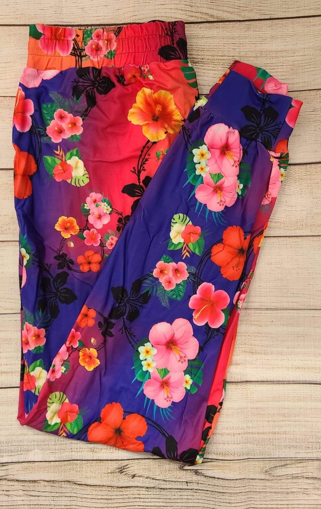 Hibiscus Love leggings, capris and joggers