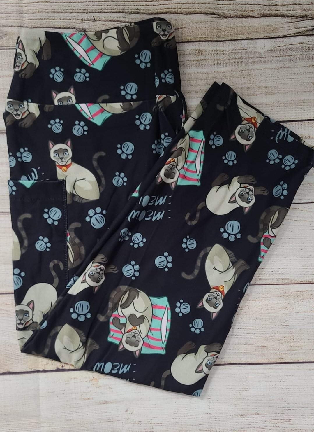 Siamese capris with pockets