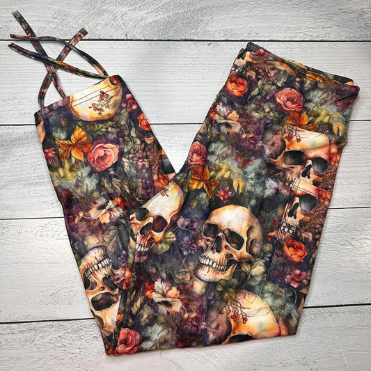 Garden Flower Skulls Ruched Cuff Capris with Side Pockets