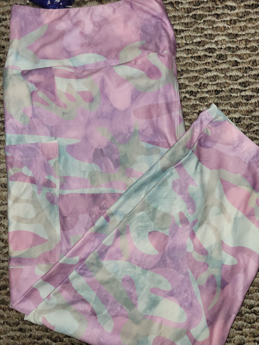 Pink Camo capri with pockets
