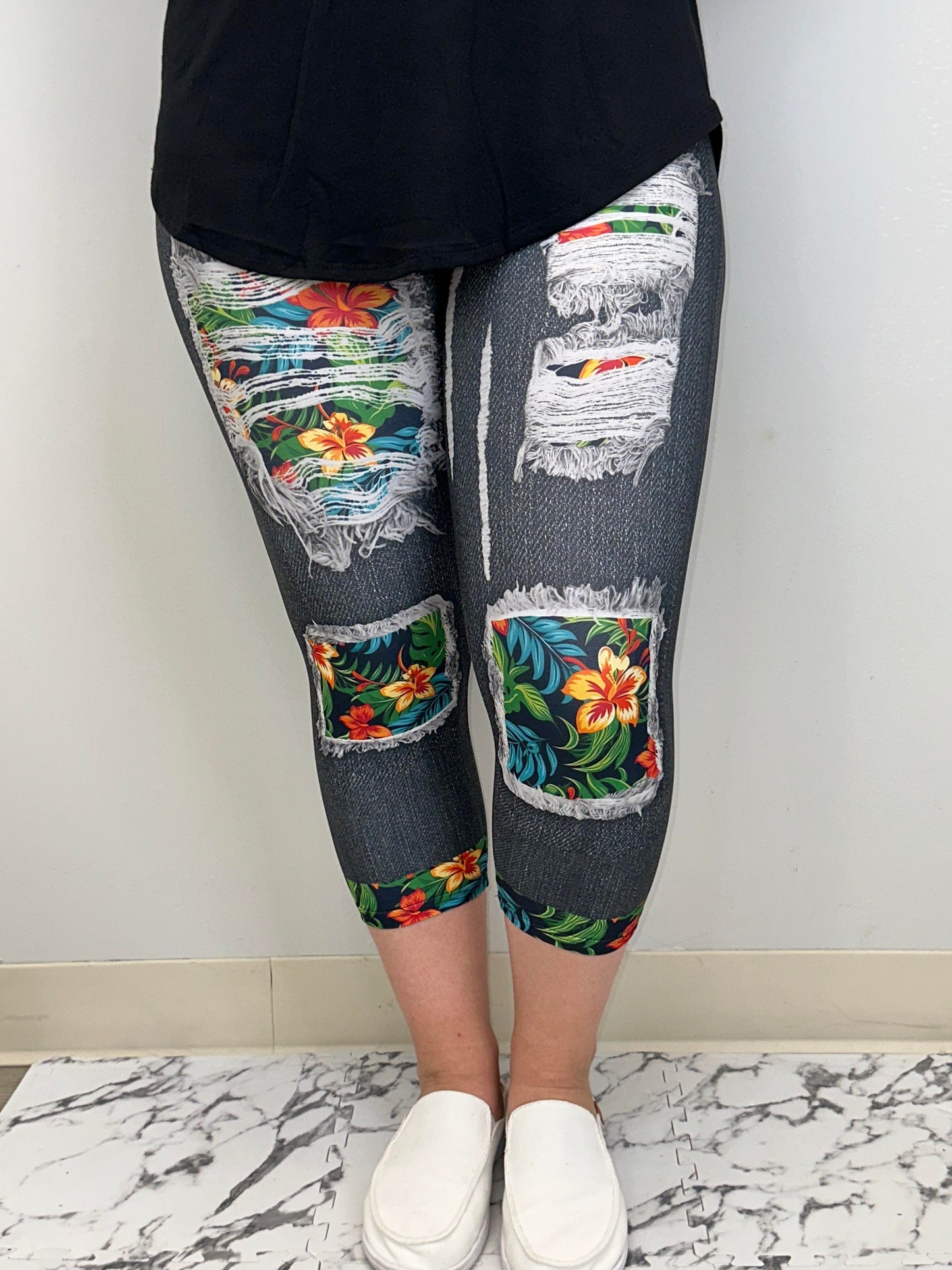 Jungle Flower Capri w/ Butt Pockets