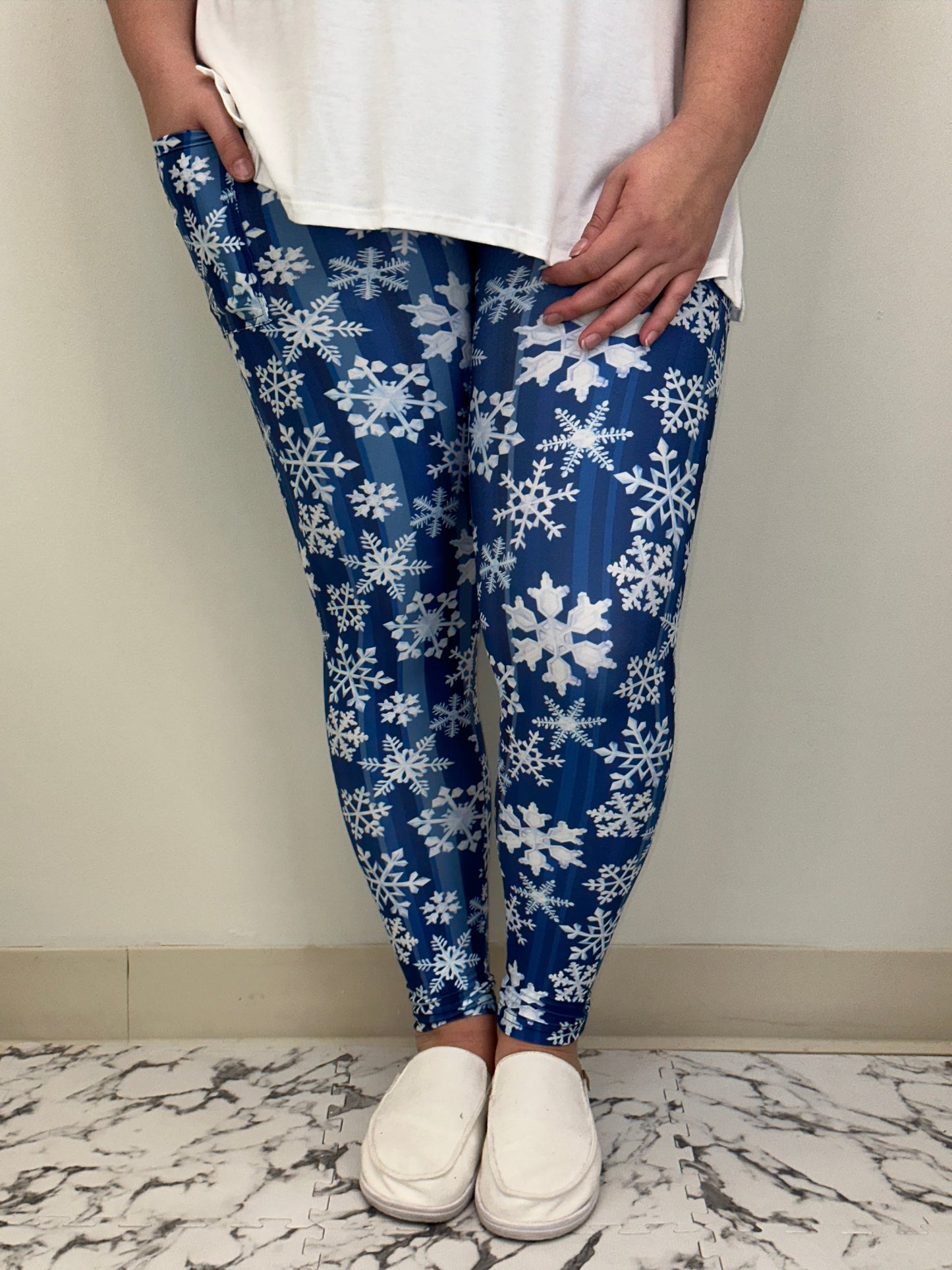 Dark Snowflake Leggings w/ Pockets