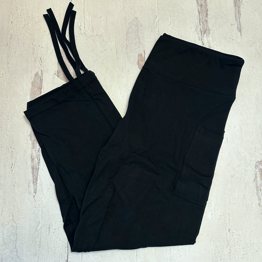 Solid Black Ruched Cuff Capris with Side Pockets