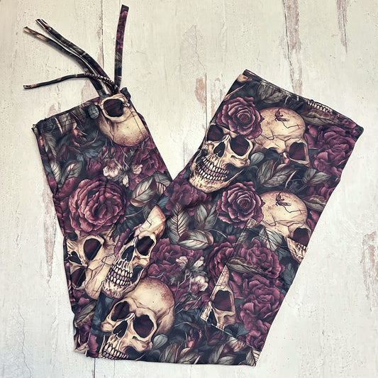 Dark Plum Skulls Ruched Cuff Capris with Side Pockets