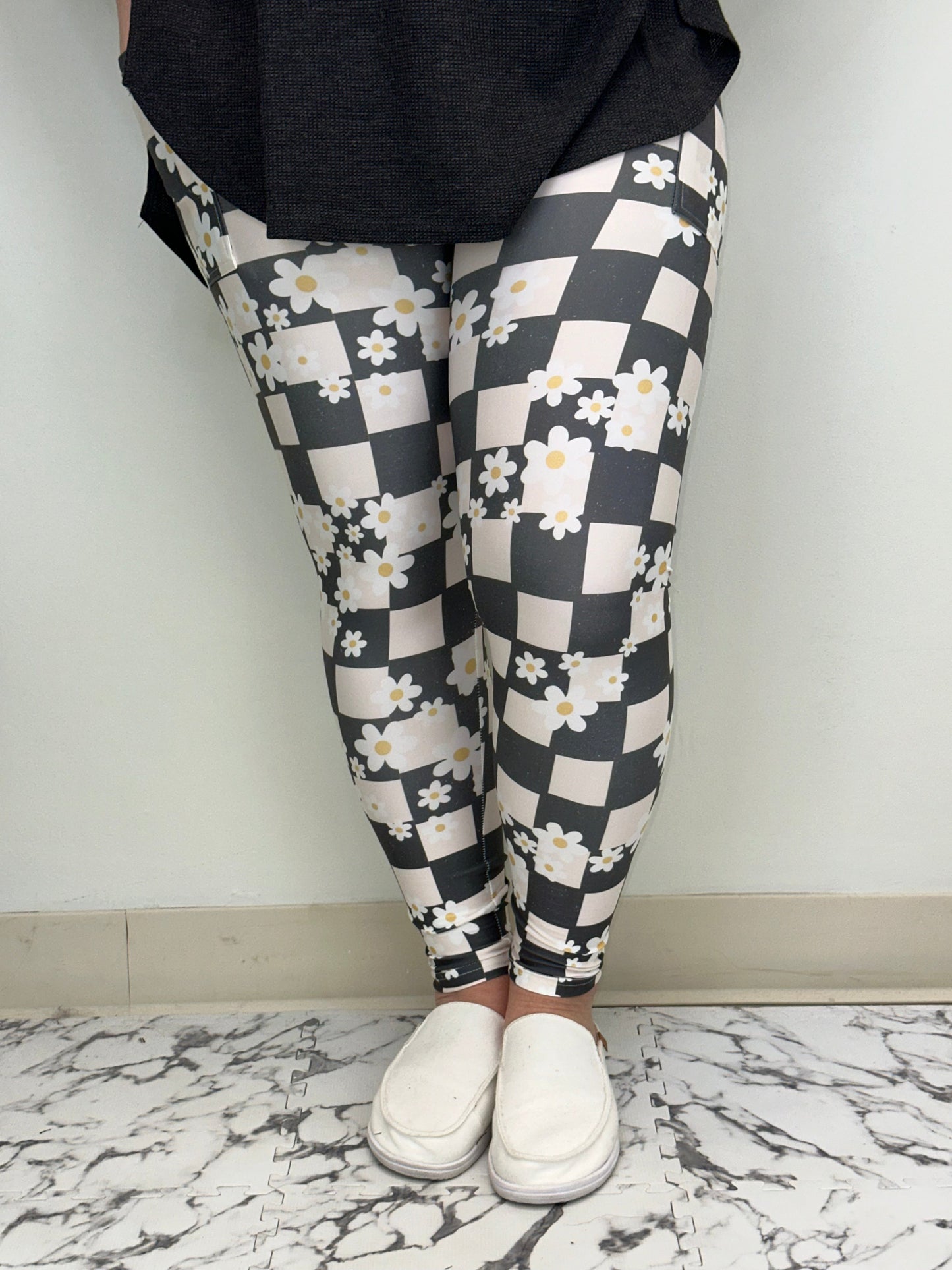 Checkered Daisy Leggings w/ Pockets