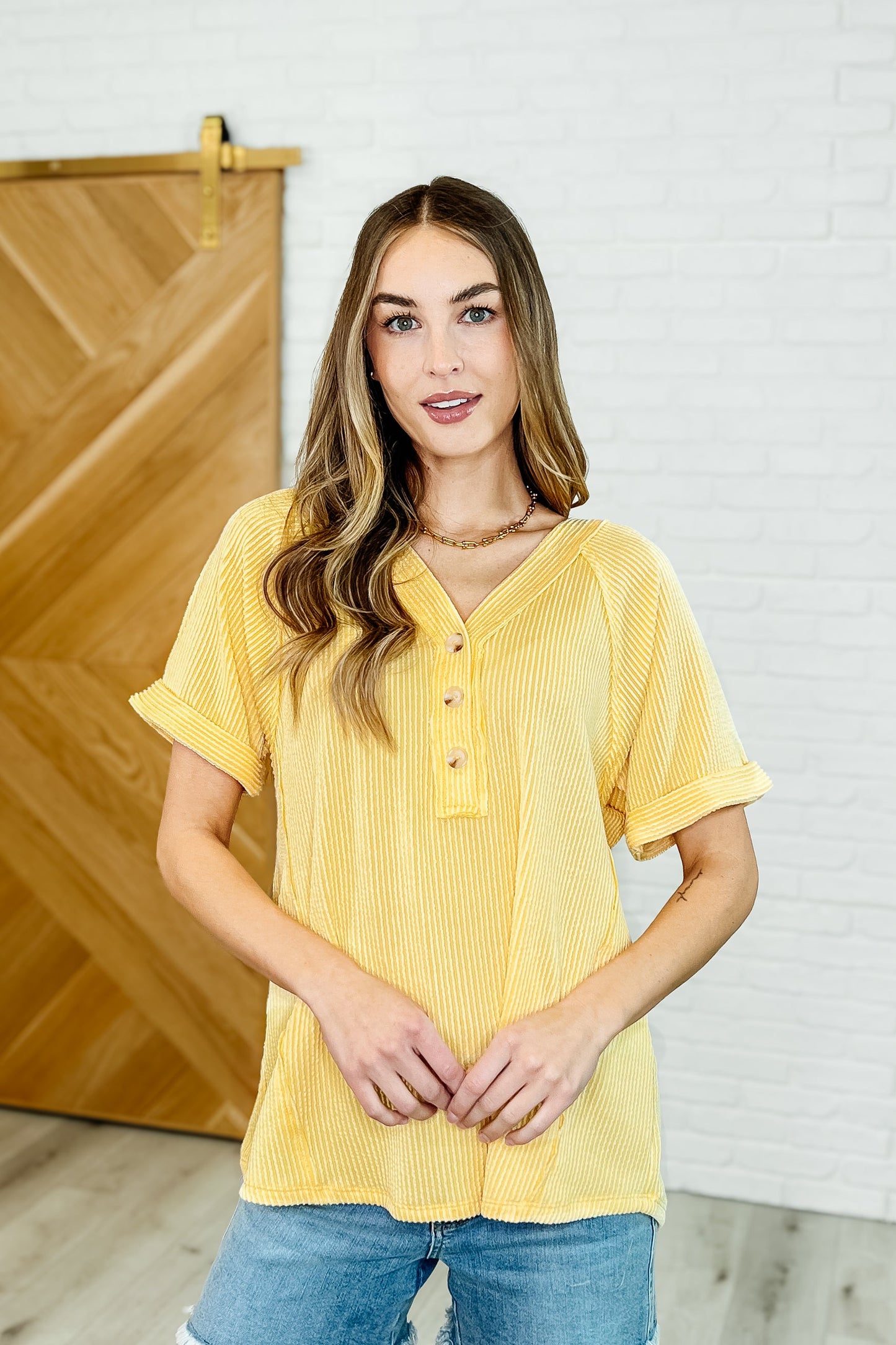 Plain and Sassy V-Neck Tee in Lemonade