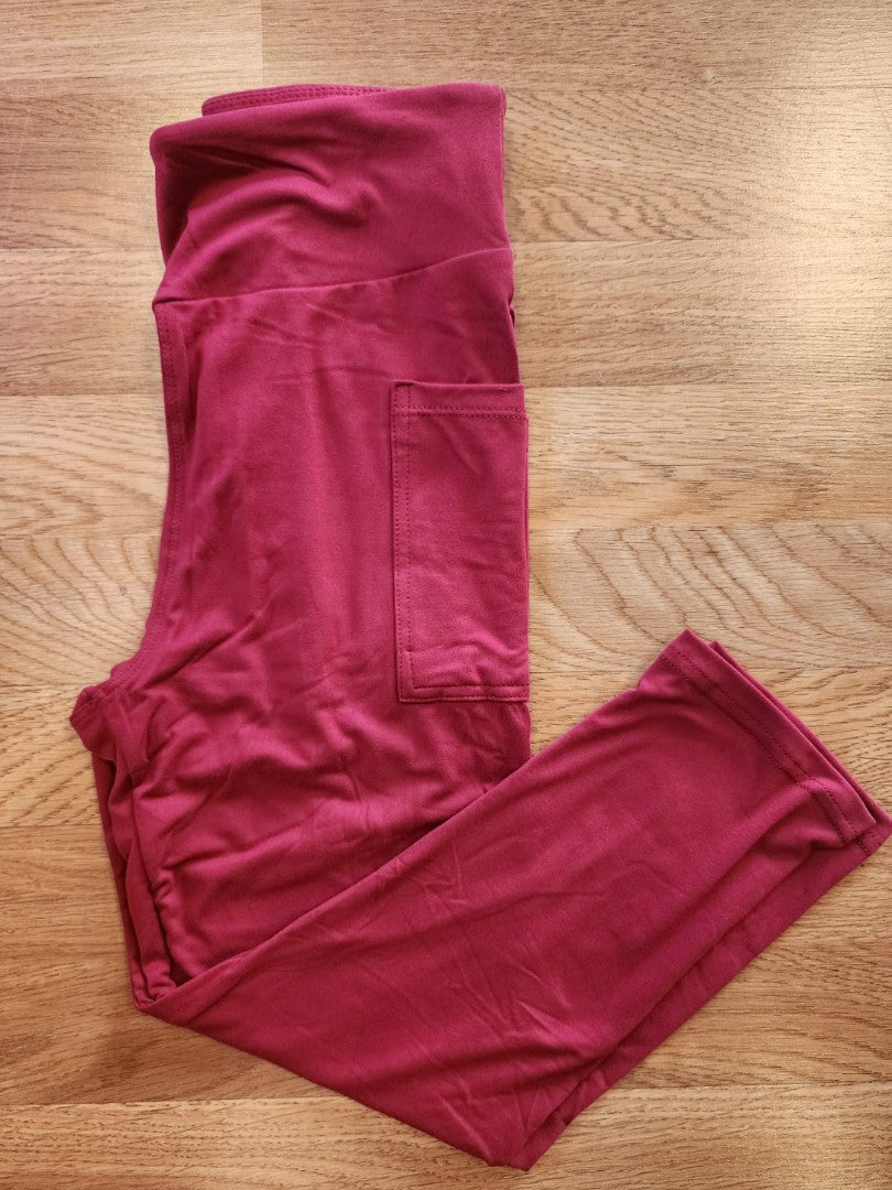 burgundy capris with pockets