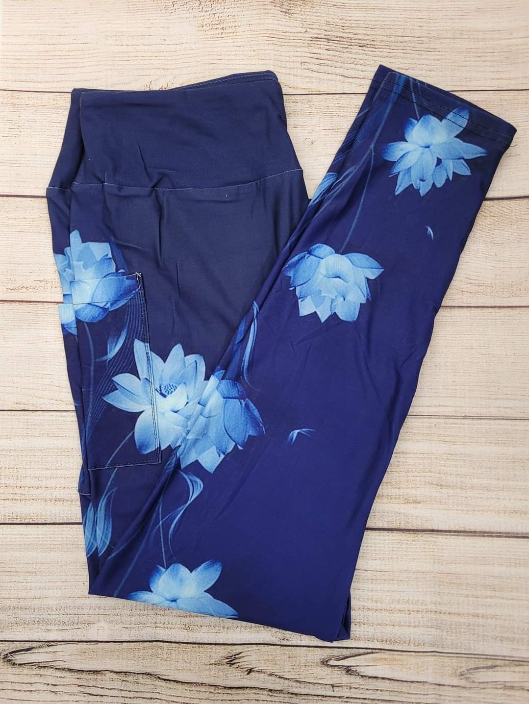 Blue floating flowers leggings & capris with pockets