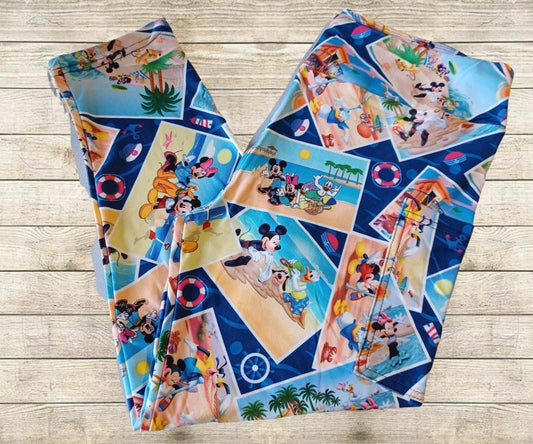 Mouse Family Vacation Capri Length w/ Pockets