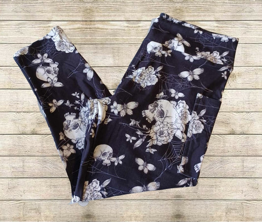 Sketched Skull Floral Capri Length w/ Pockets