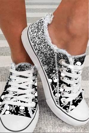 Low-top shoes, pink color, size 9.5
