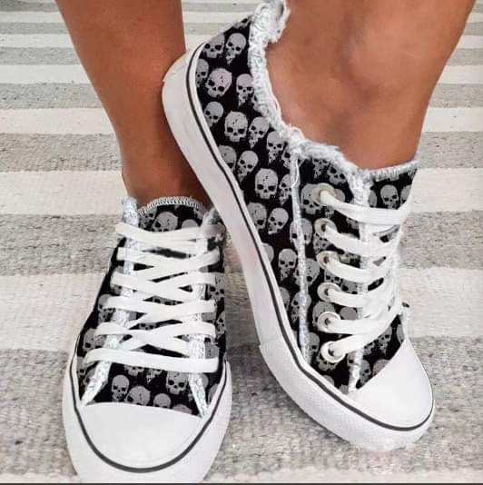 Low-top skeleton shoes