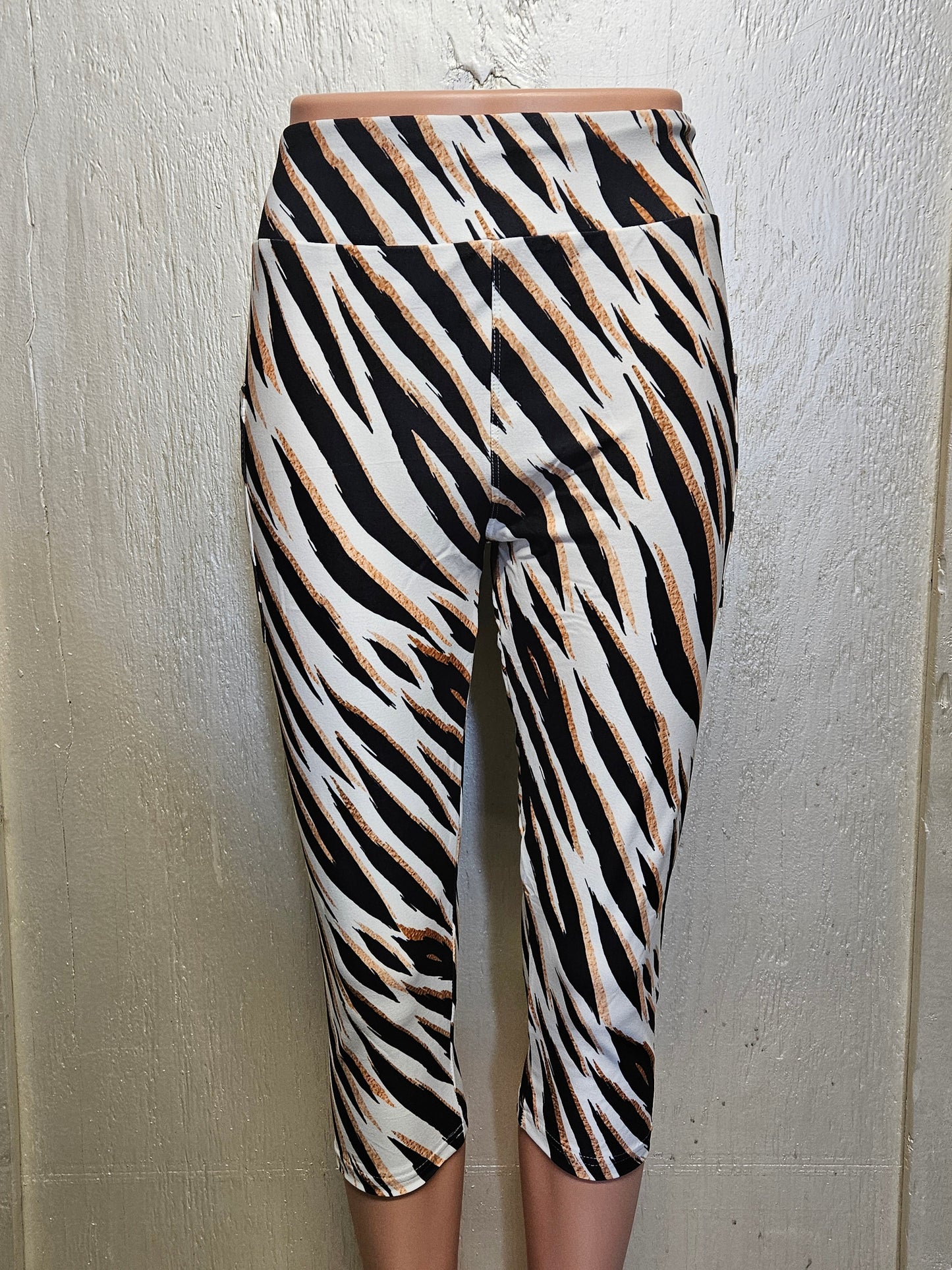 Call To The Wild leggings and capris with pockets